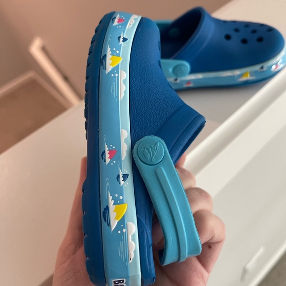 Baby Shark Crocs 🦈 - Picture 4 of 5